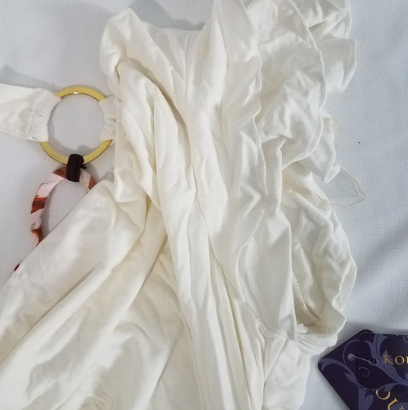 Beautiful woman's stretchy top - Picture 2 of 10